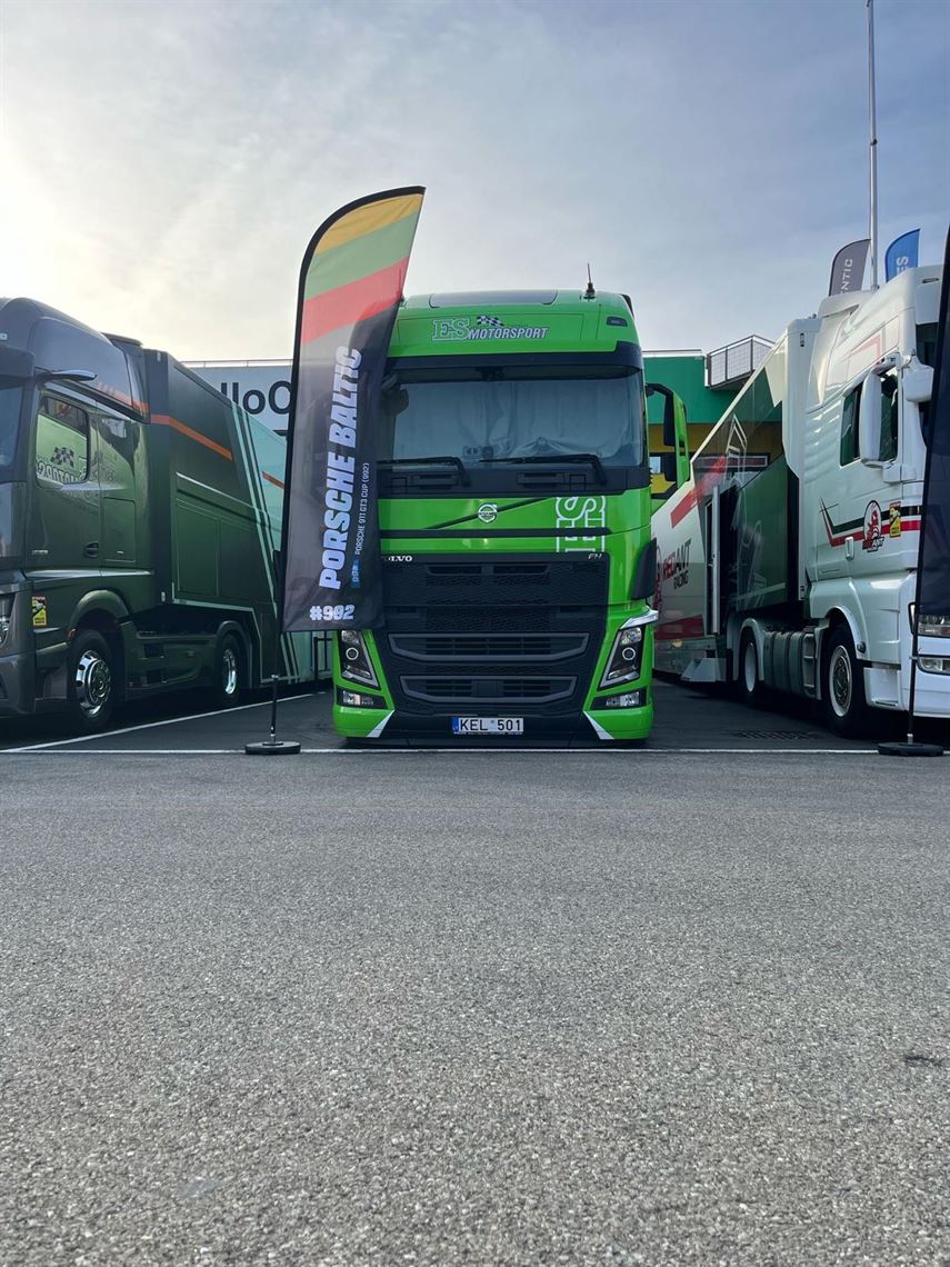 volvo-fh500-motorsport-trailer