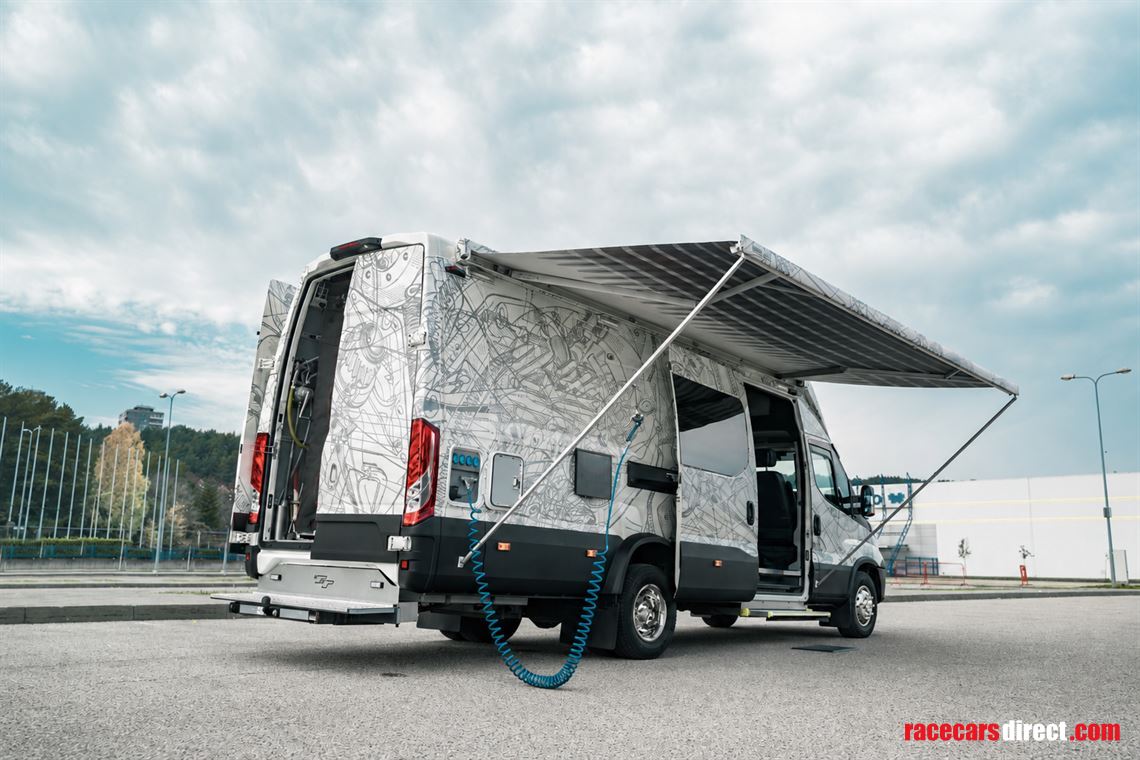 iveco-70c18-service-truck