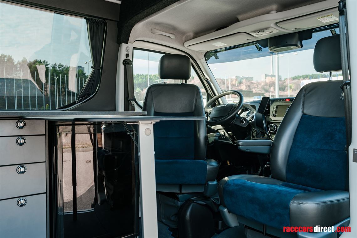 iveco-70c18-service-truck
