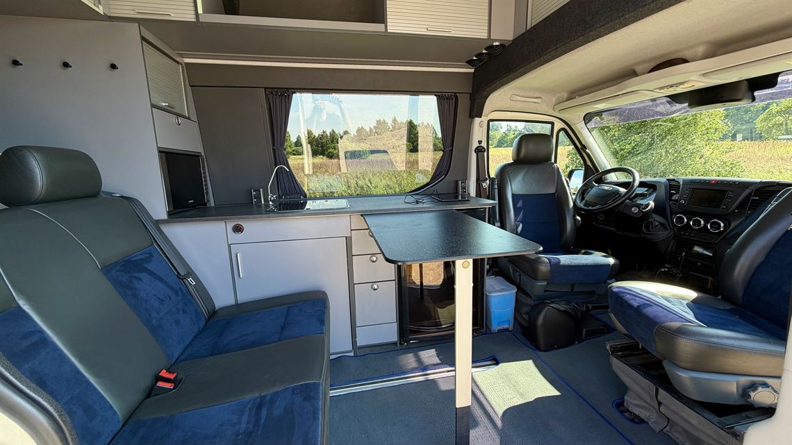 iveco-70c18-service-truck