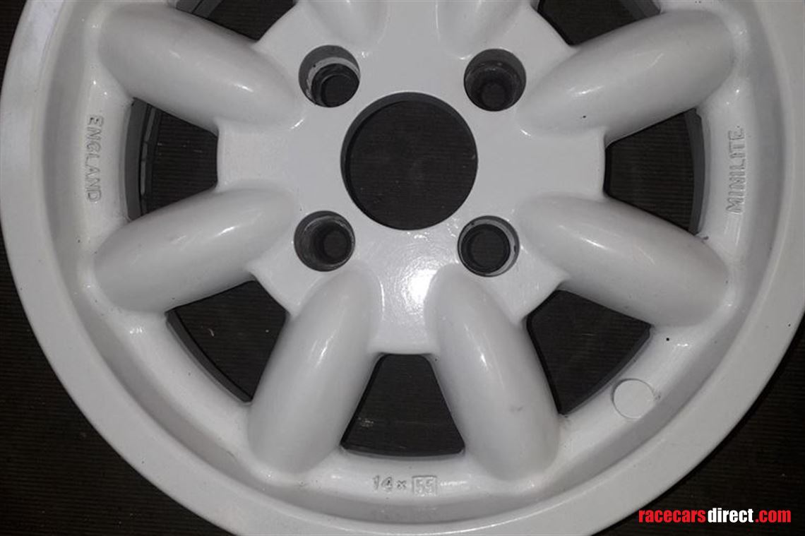 five-mgb-minilite-alloy-wheels-55j-x-14-white