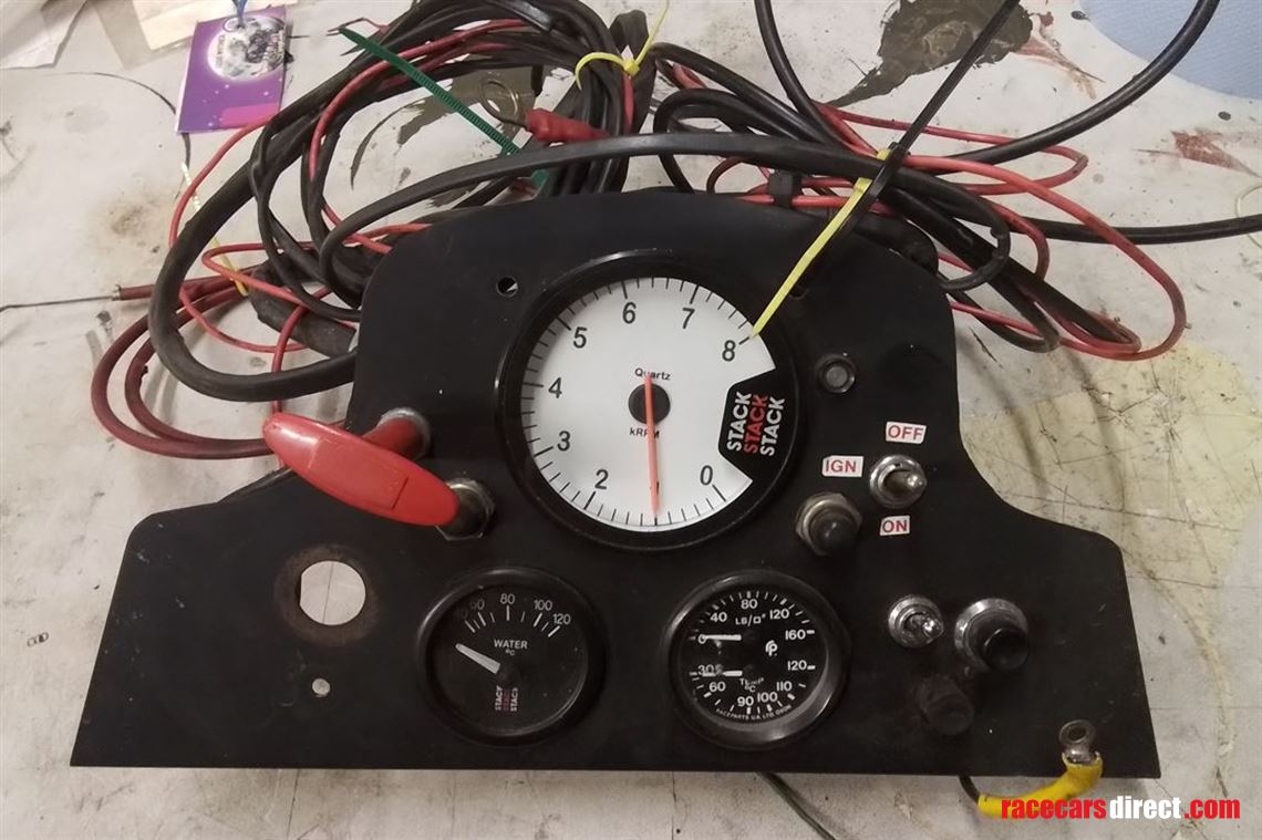 dash-with-gauges