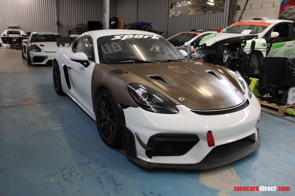 porsche-cayman-gt4-rs