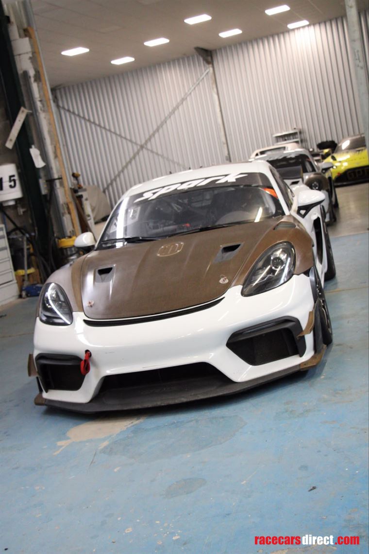 porsche-cayman-gt4-rs