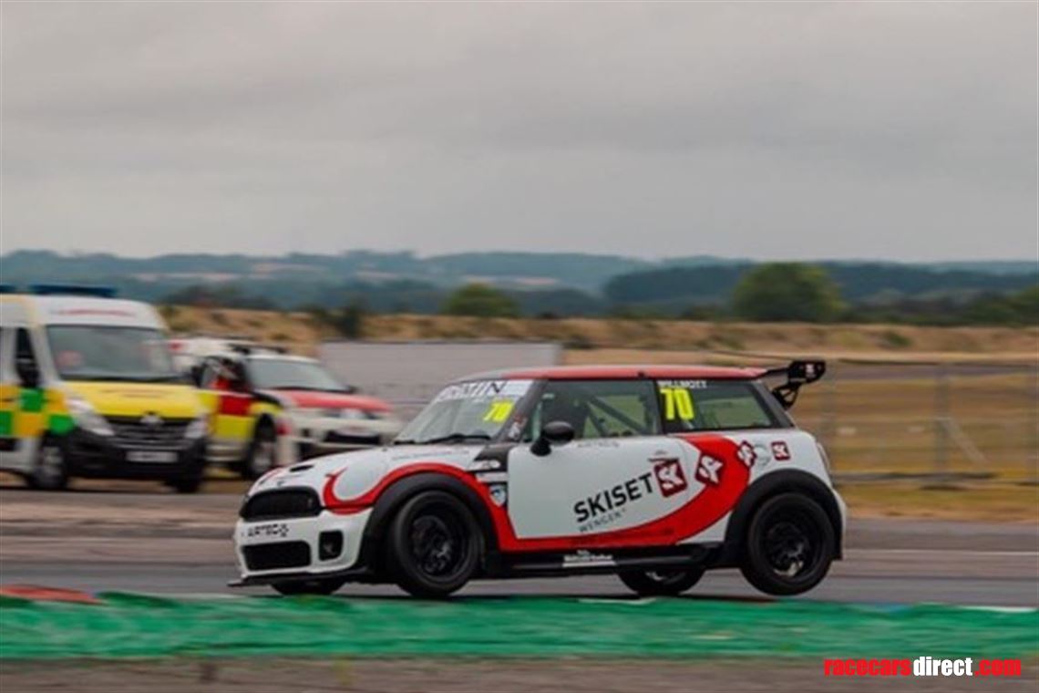 championship-winning-mini-challenge-clubsport