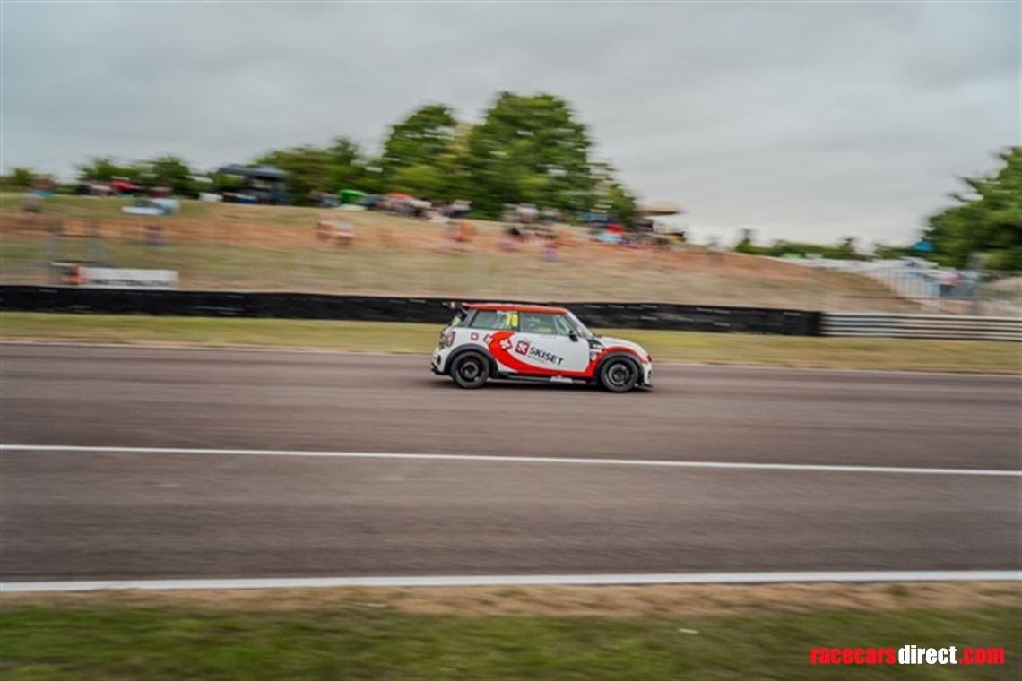 championship-winning-mini-challenge-clubsport
