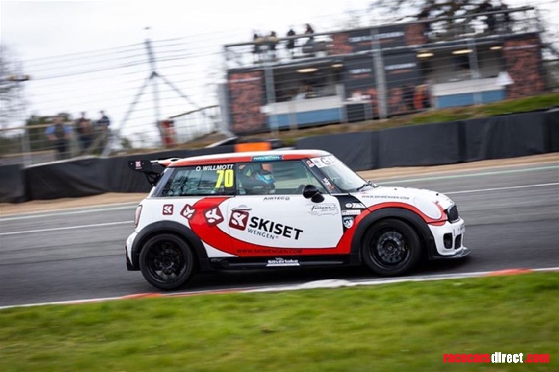 championship-winning-mini-challenge-clubsport