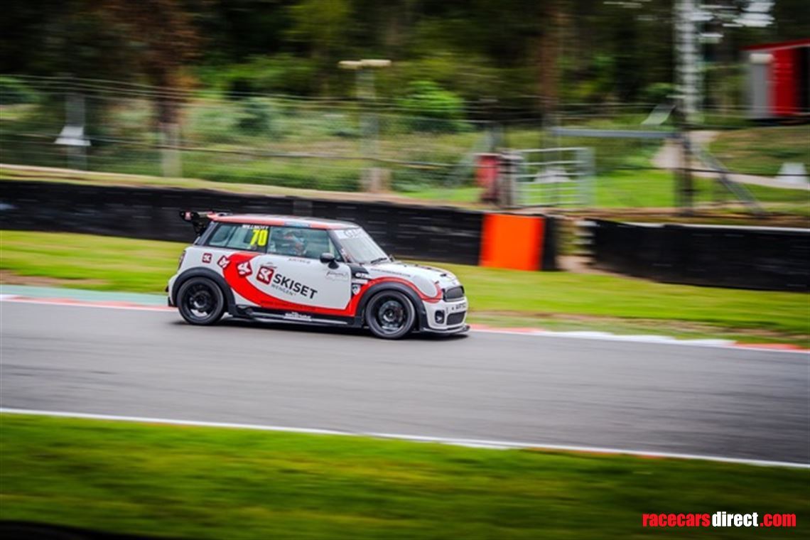 championship-winning-mini-challenge-clubsport