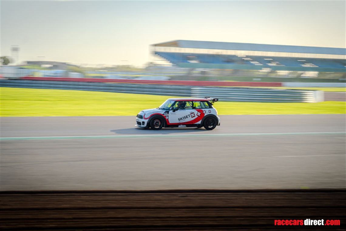 championship-winning-mini-challenge-clubsport