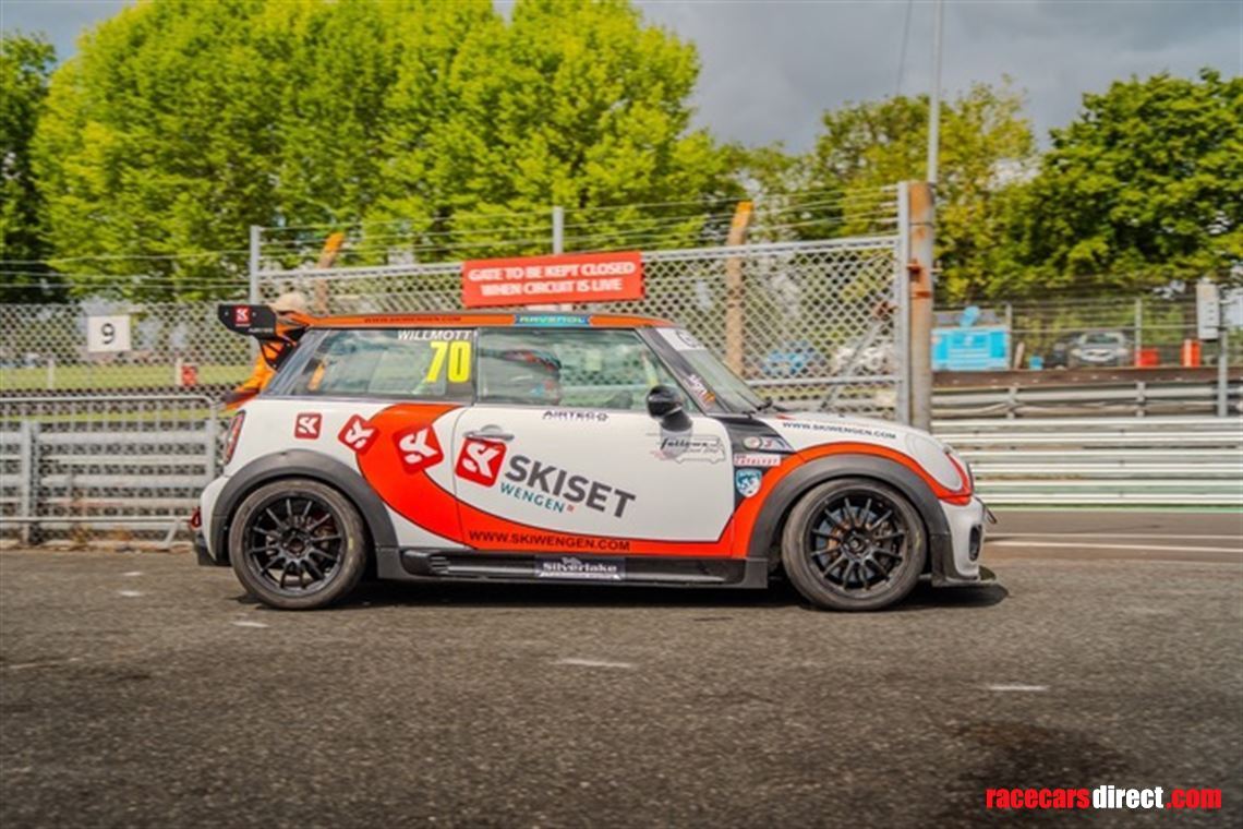championship-winning-mini-challenge-clubsport