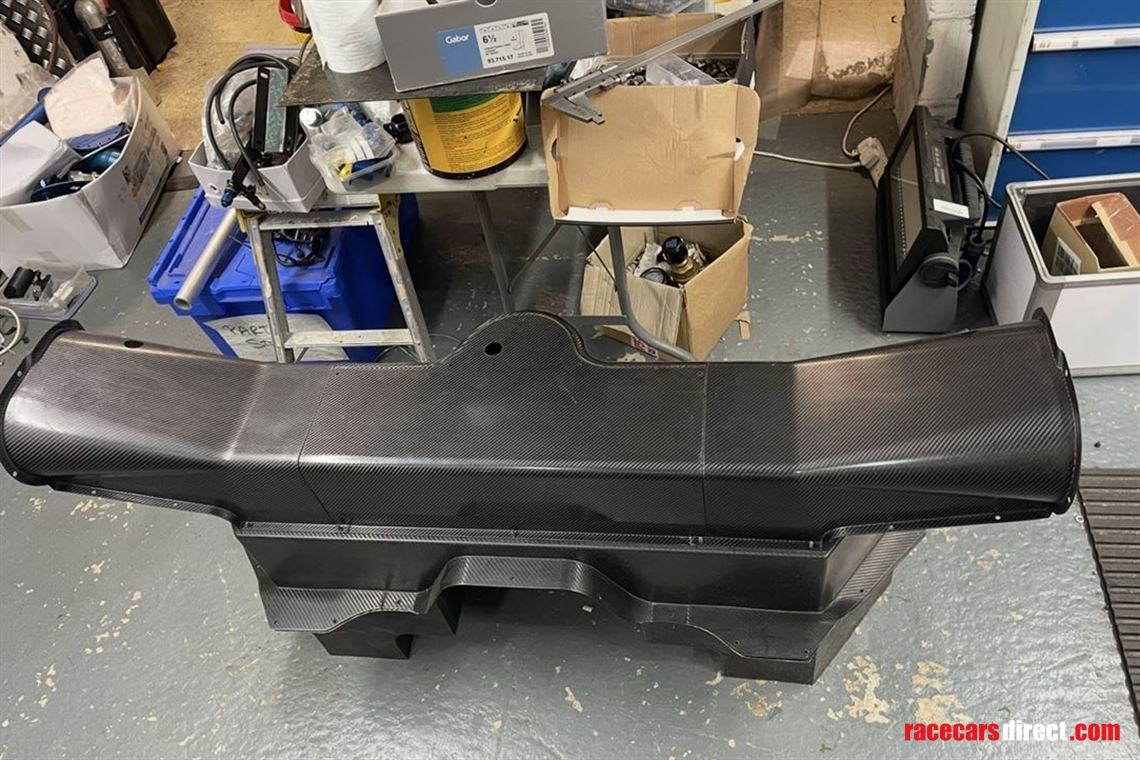 nissan-gt3-fuel-tank-closing-panels