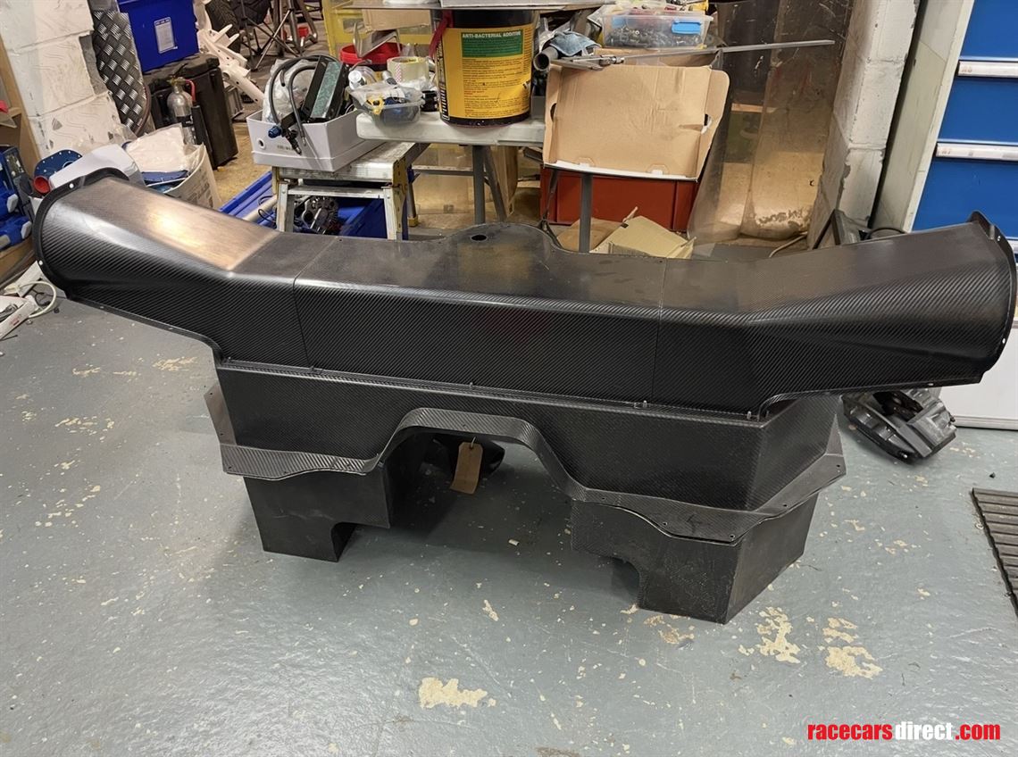 nissan-gt3-fuel-tank-closing-panels