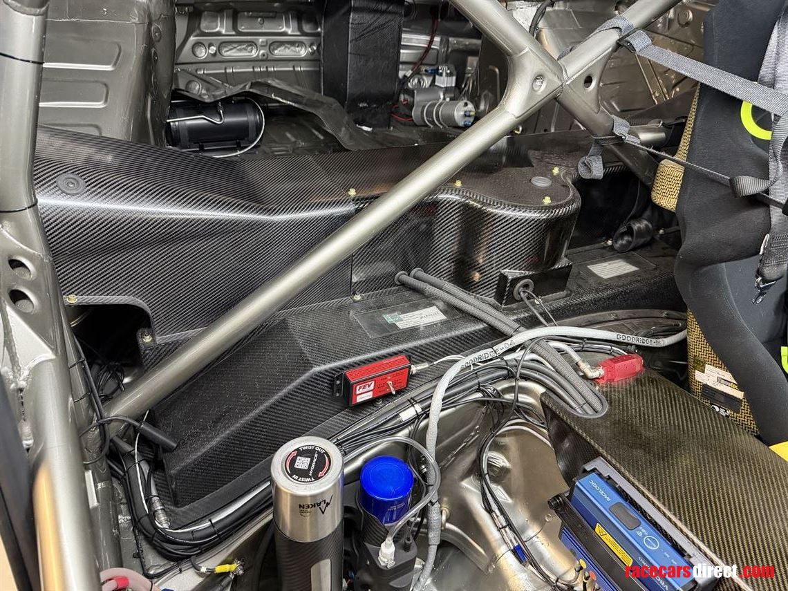 nissan-gt3-fuel-tank-closing-panels