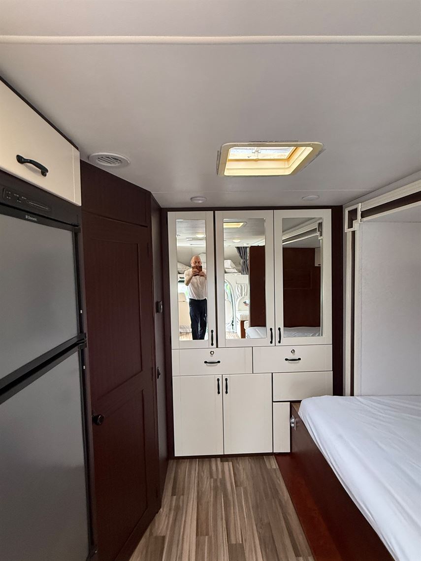 luxury-mercedes-sprinter-motorhome