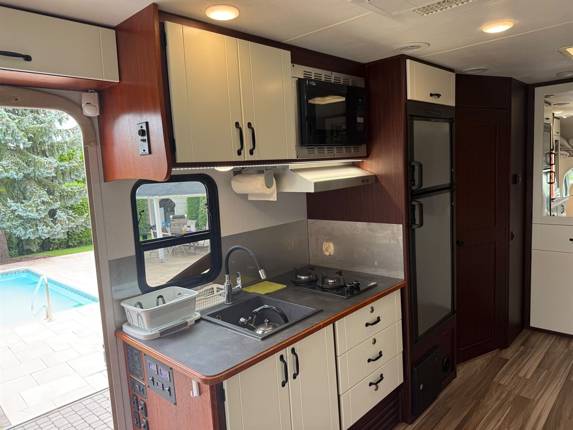 luxury-mercedes-sprinter-motorhome