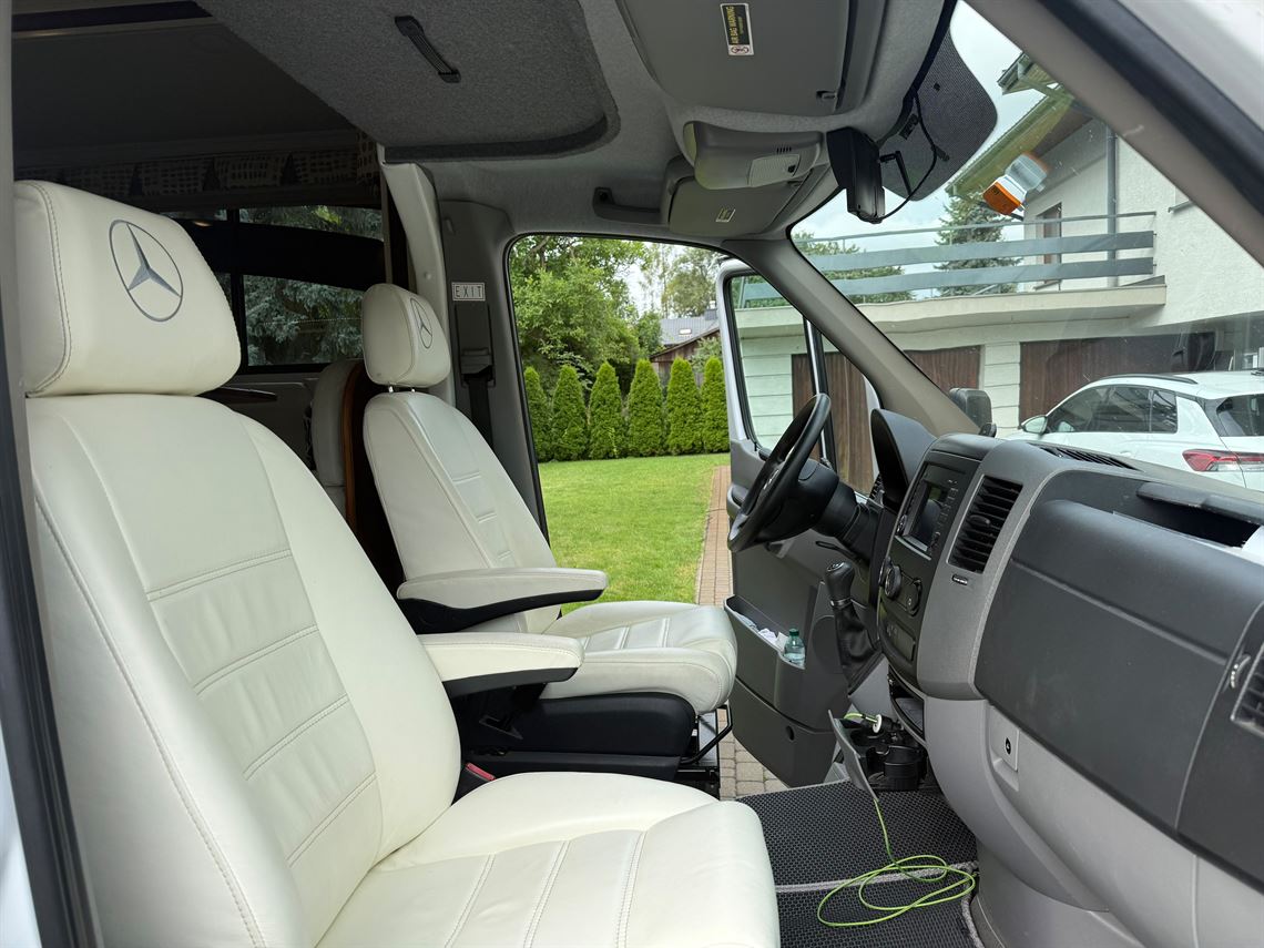 luxury-mercedes-sprinter-motorhome