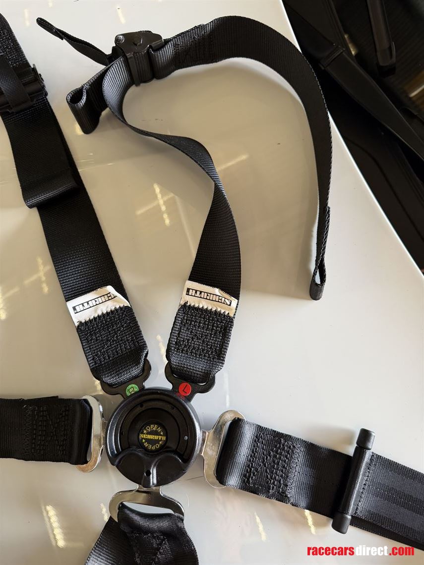 schroth-nissan-lmp1-harness-set