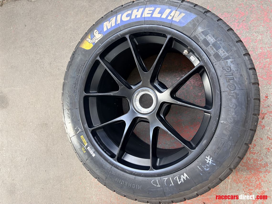 porsche-991-gt3-cup-jeu-de-jantes-105x18-et28