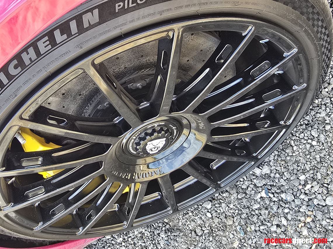 jaguar-f-type-v8-supercharged-one-off-porsche