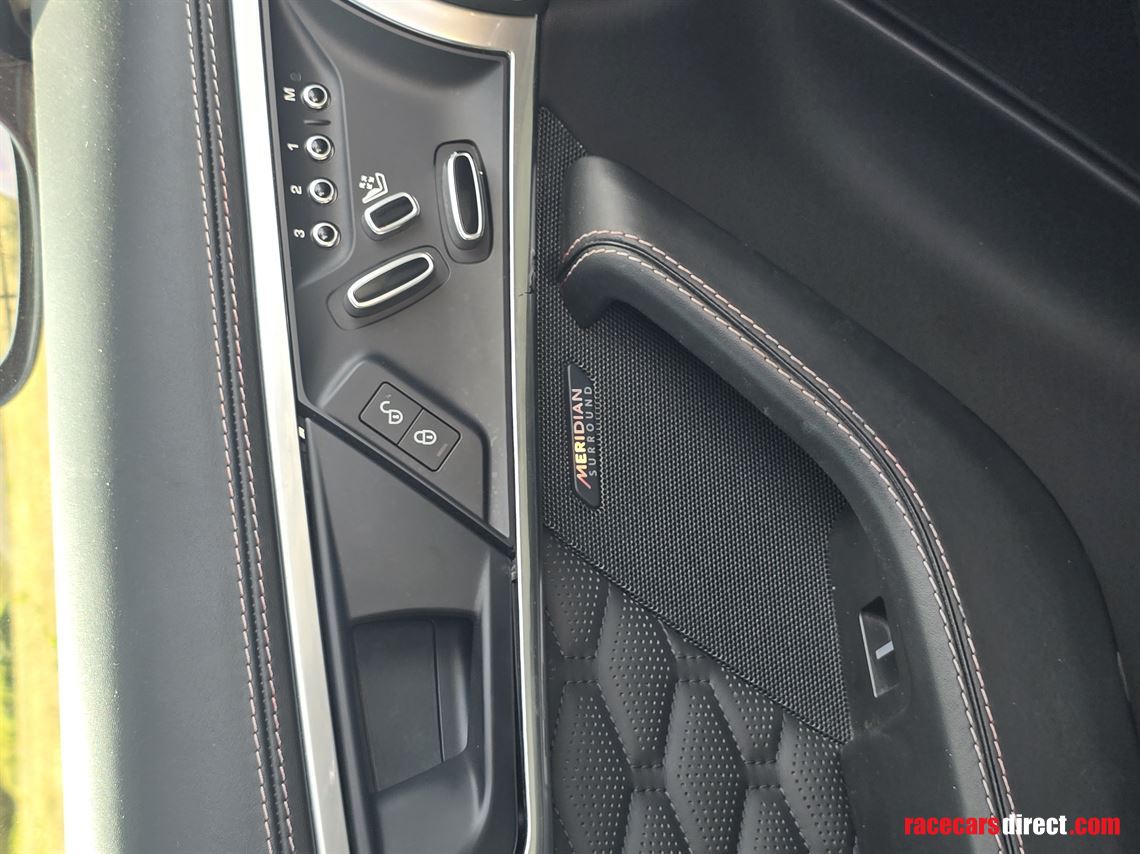 jaguar-f-type-v8-supercharged-one-off-porsche