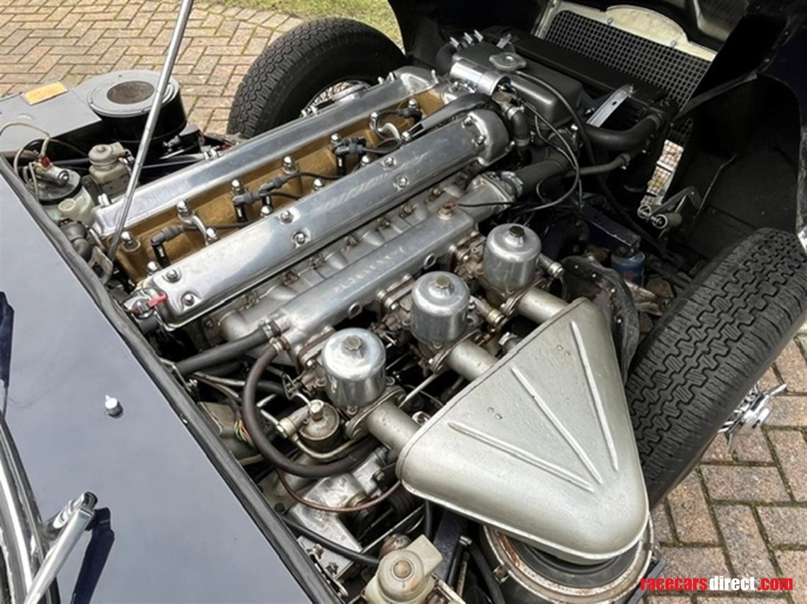 jaguar-e-type-series-1-42-fixed-head-coupe