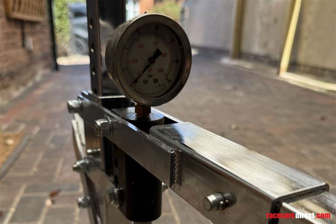 ada-portable-corner-weight-gauge