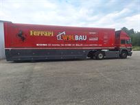ferrari-renntransporter-mit-werkstatteinricht