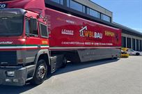 ferrari-renntransporter-mit-werkstatteinricht