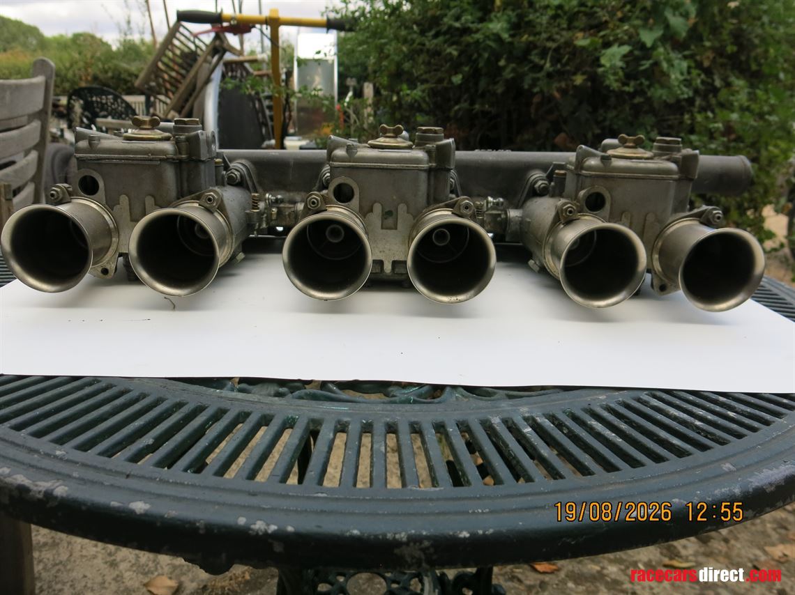 jaguar-etype-triple-weber-dco-48-on-manifold