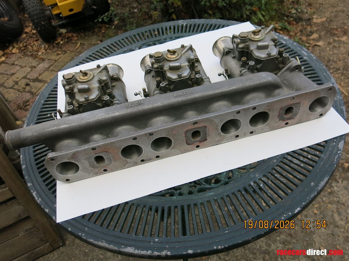 jaguar-etype-triple-weber-dco-48-on-manifold