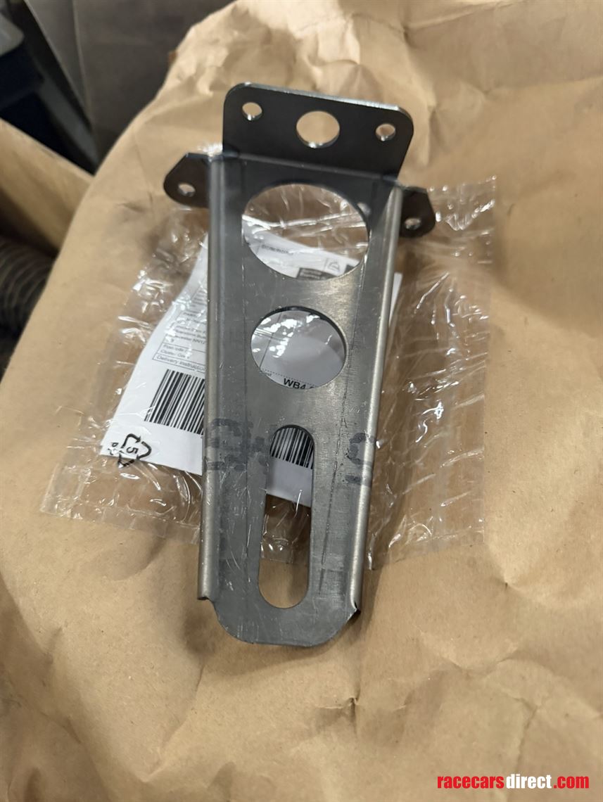 gt3-nismo-rear-tow-bracket