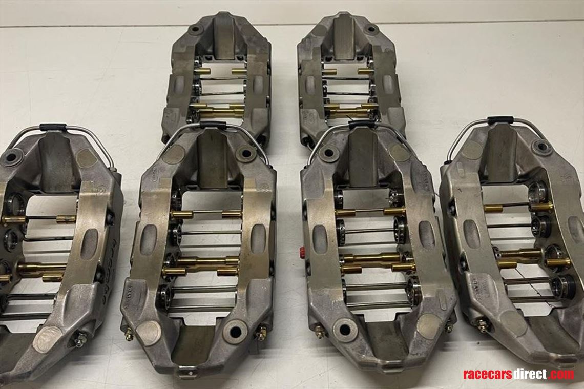 brembo-8-pots-monoblock-calipers