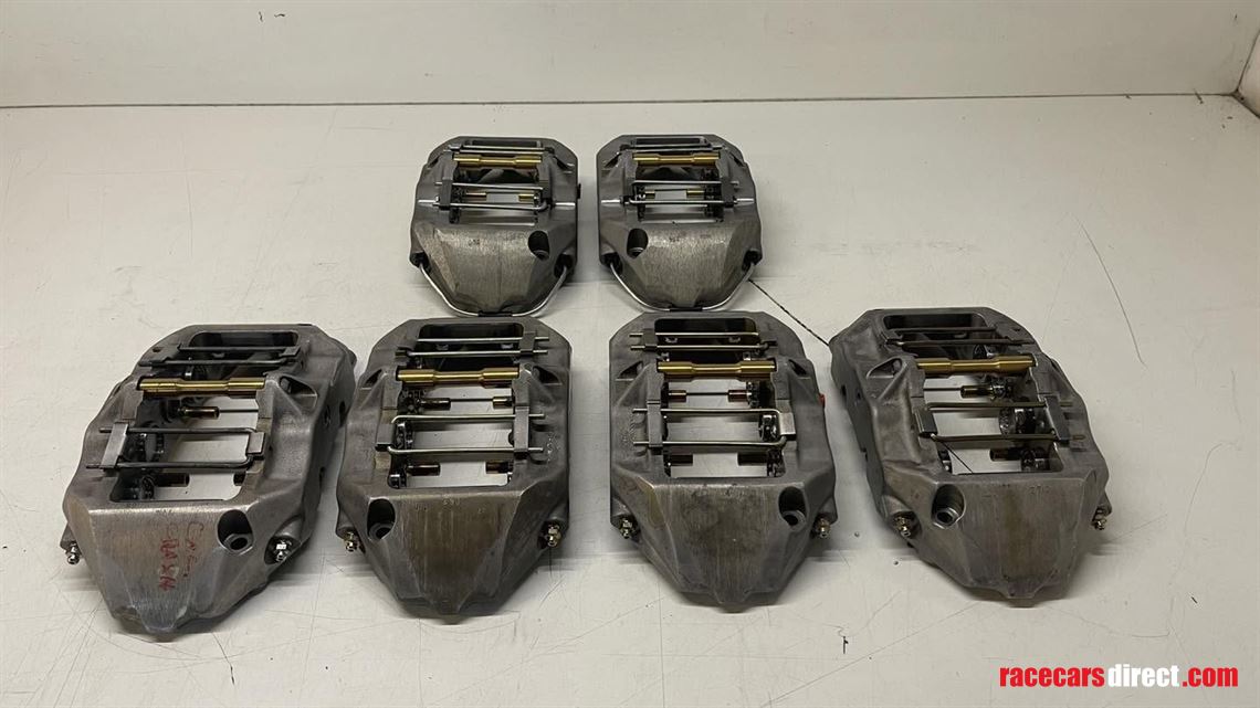 brembo-8-pots-monoblock-calipers