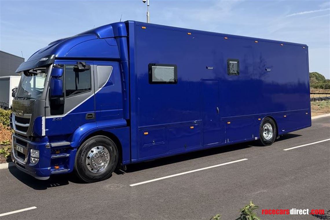 2-car-race-transporter-with-large-living-area