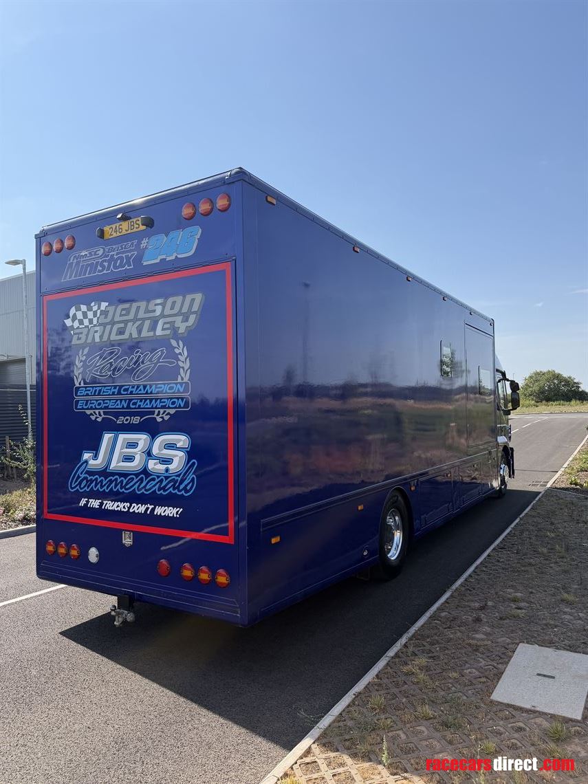 2-car-race-transporter-with-large-living-area