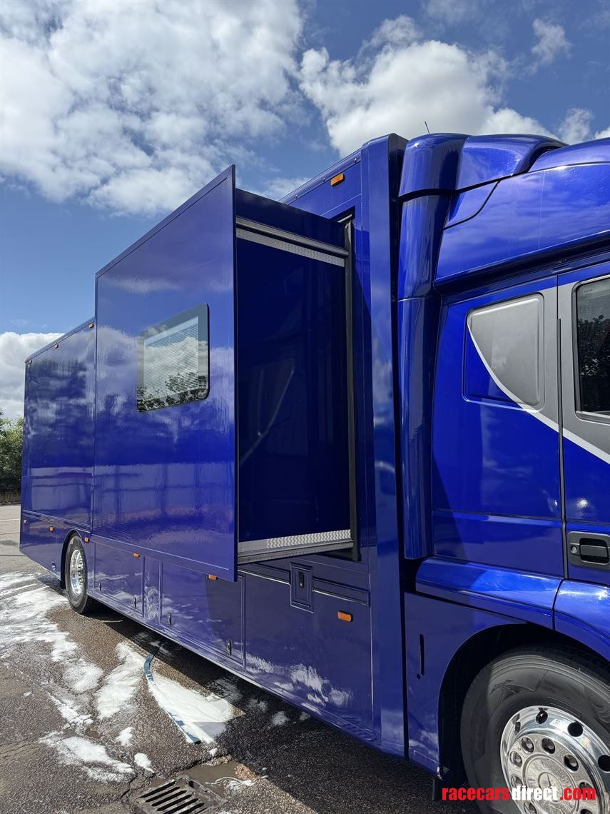 2-car-race-transporter-with-large-living-area