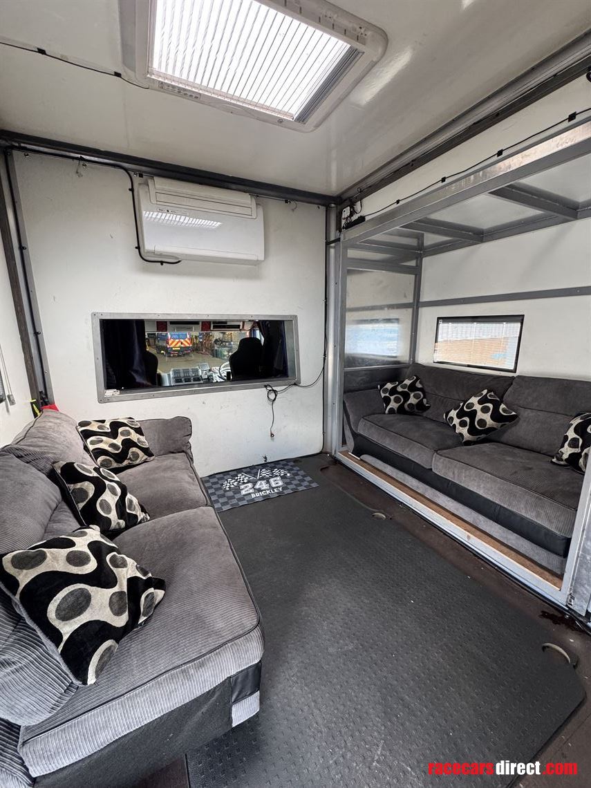 2-car-race-transporter-with-large-living-area