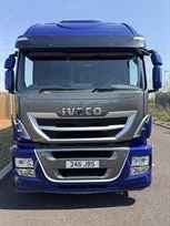 2-car-race-transporter-with-large-living-area