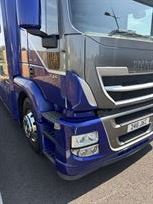 2-car-race-transporter-with-large-living-area