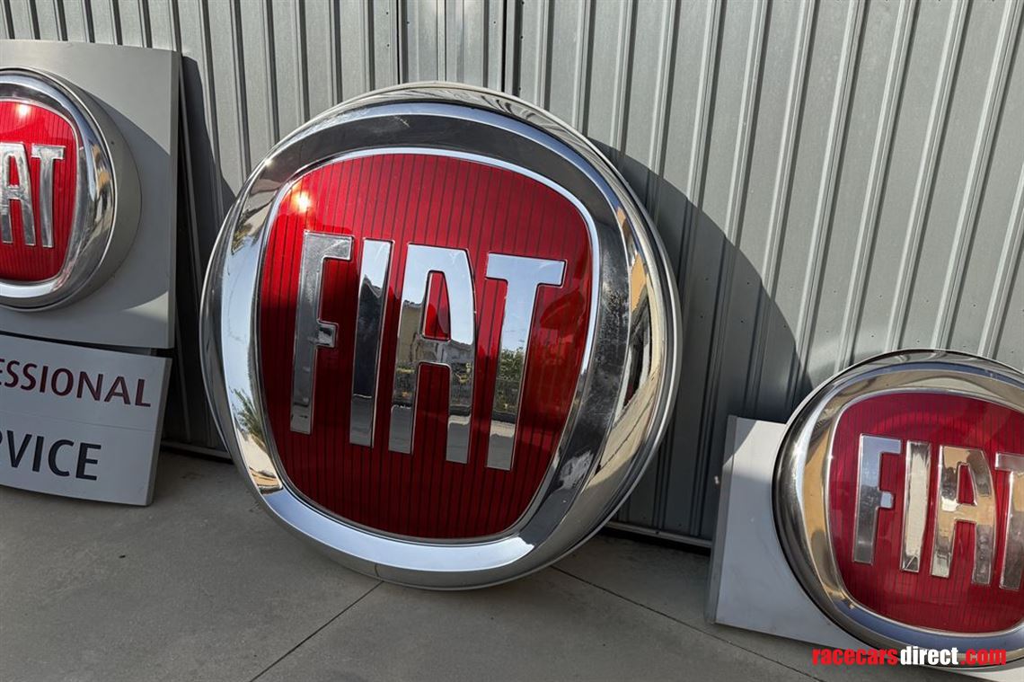 3-fiat-dealer-illuminated-signs