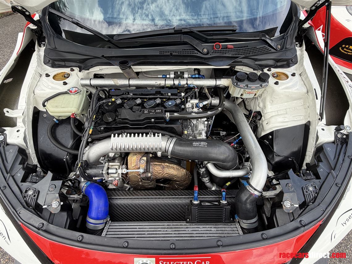 two-honda-civic-fk7-tcr-for-sale---chassis-03
