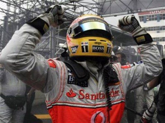 Racecarsdirect.com - Lewis Hamilton, 2008 Brazilian Grand Prix last lap