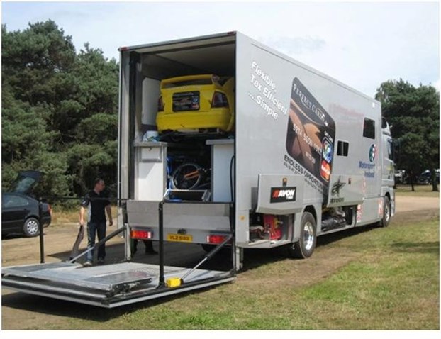 Racecarsdirect.com - 1 CAR TRANSPORTER WITH LIVING