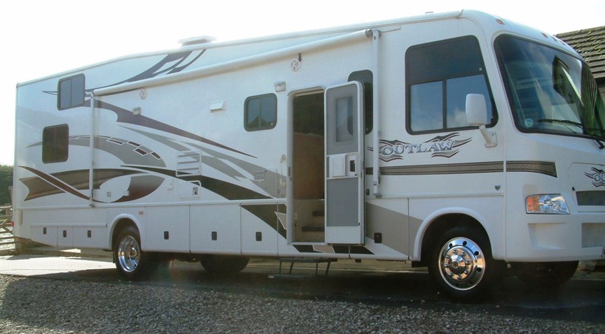 Racecarsdirect.com - Damon Outlaw Race truck / Motorhome. Rear garage ...