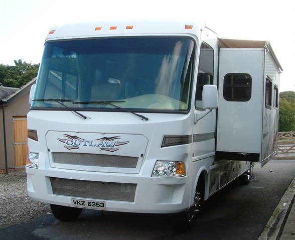 Racecarsdirect.com - Damon Outlaw Race truck / Motorhome. Rear garage ...