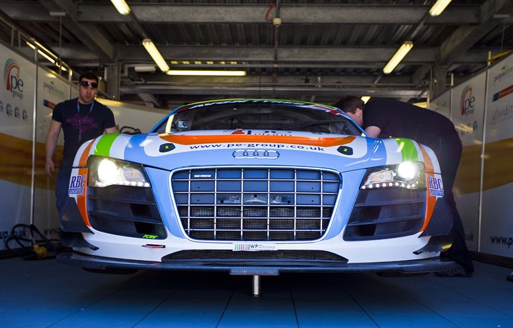 stunning-low-hours-audi-r8-lms-gt3