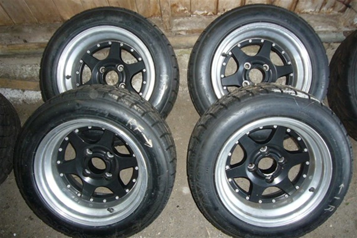 split-rims-wheels-with-avon-wet-tyres