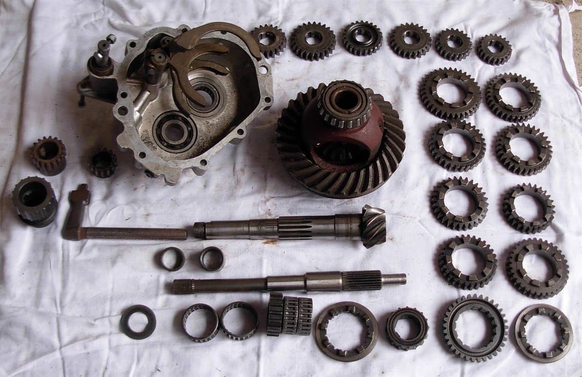 hewland-trans-parts-lot