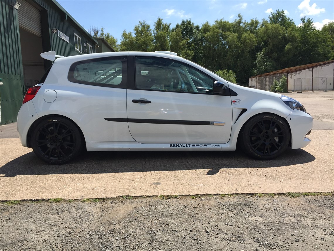 renault-clio-cup-x85-race-car