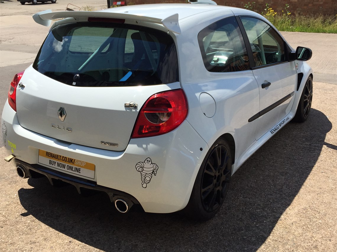 renault-clio-cup-x85-race-car